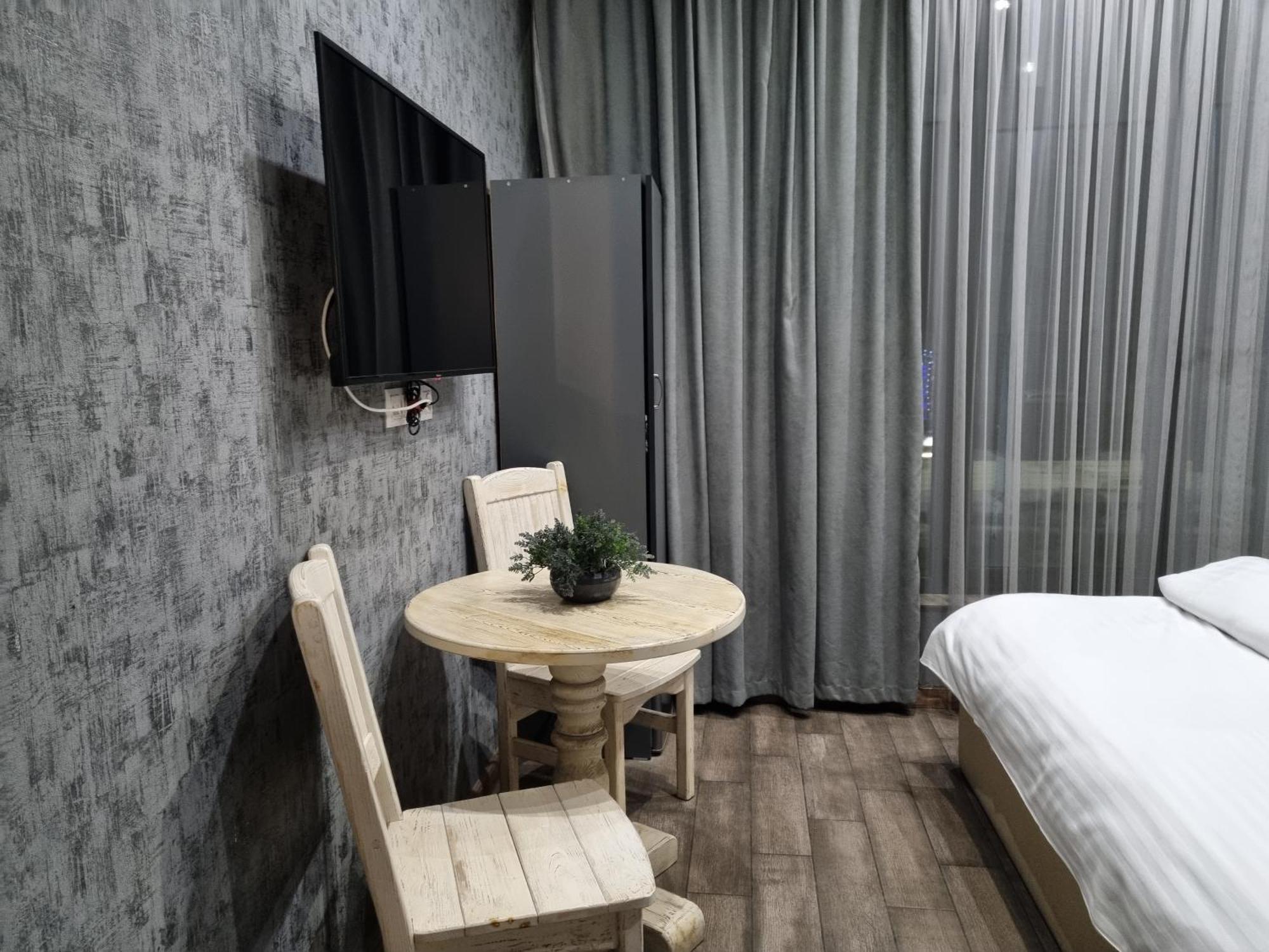 Day Inn Hotel Jerevan Buitenkant foto
