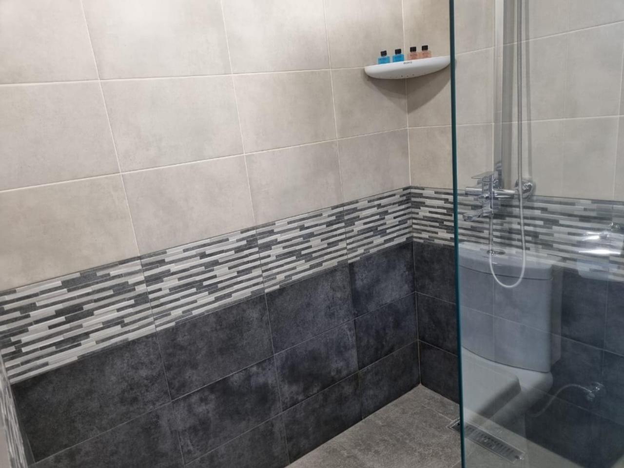 Day Inn Hotel Jerevan Buitenkant foto
