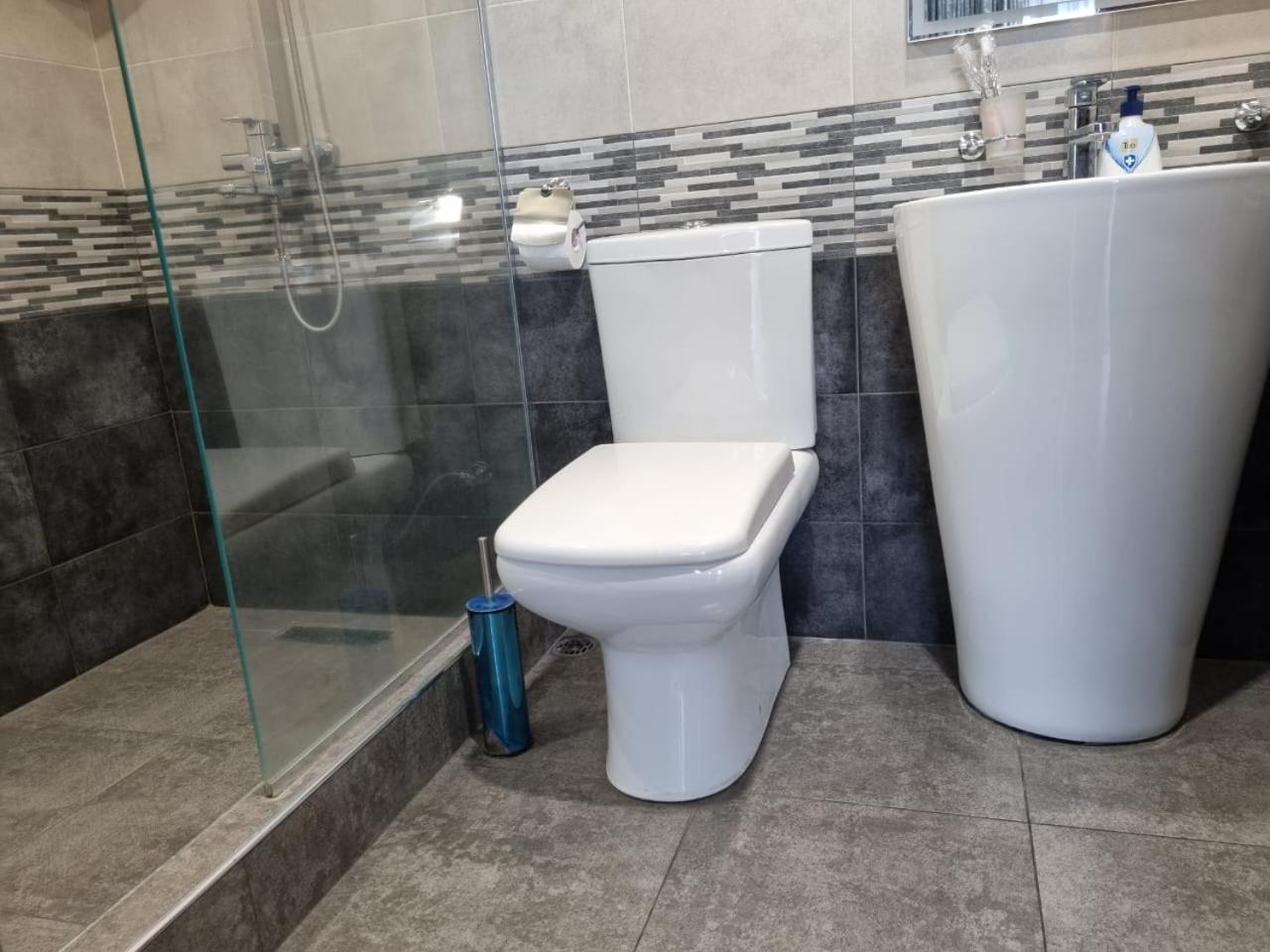 Day Inn Hotel Jerevan Buitenkant foto