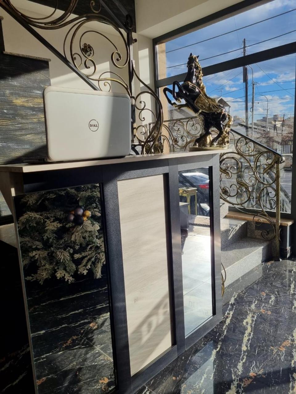 Day Inn Hotel Jerevan Buitenkant foto