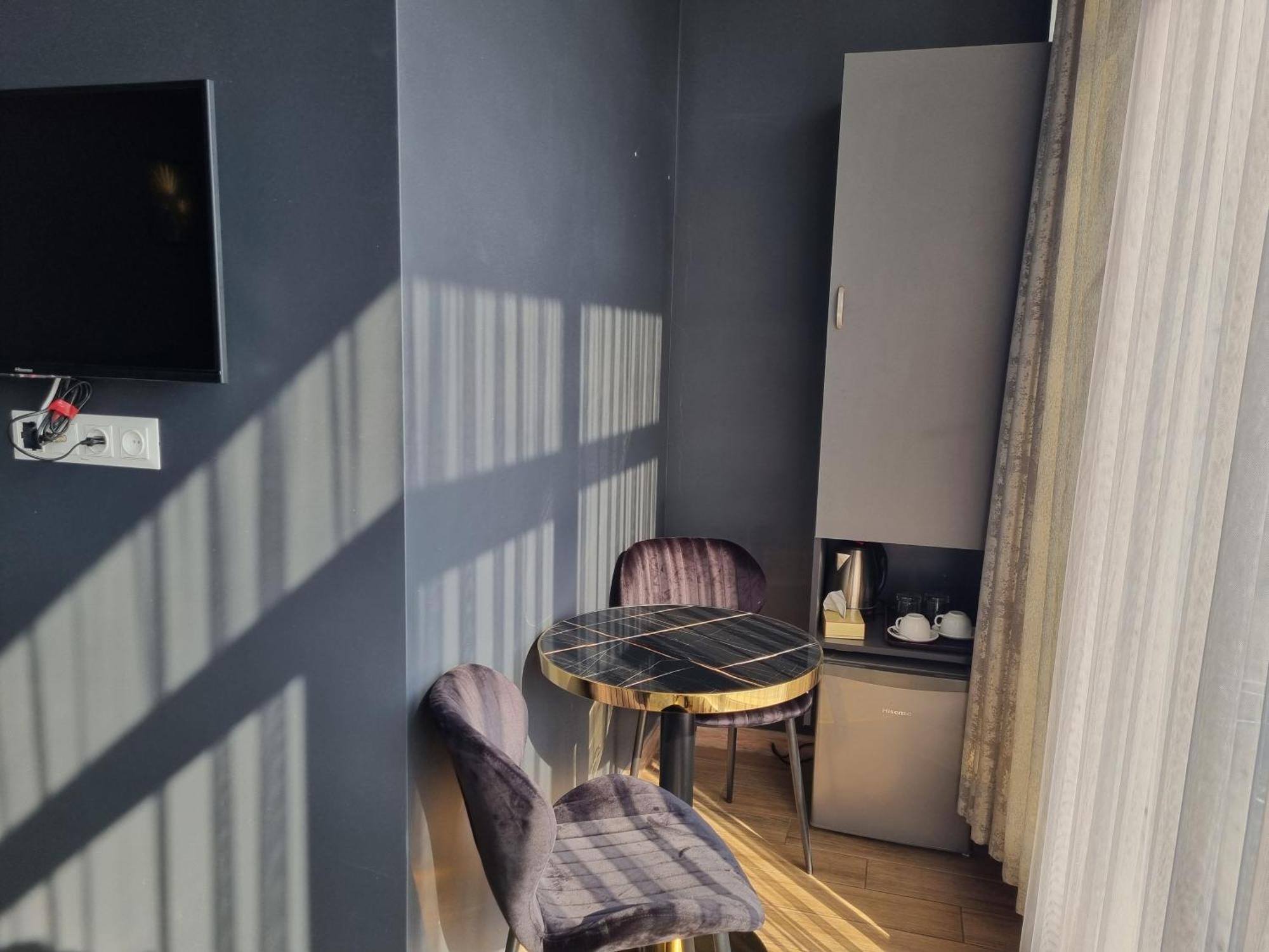 Day Inn Hotel Jerevan Buitenkant foto