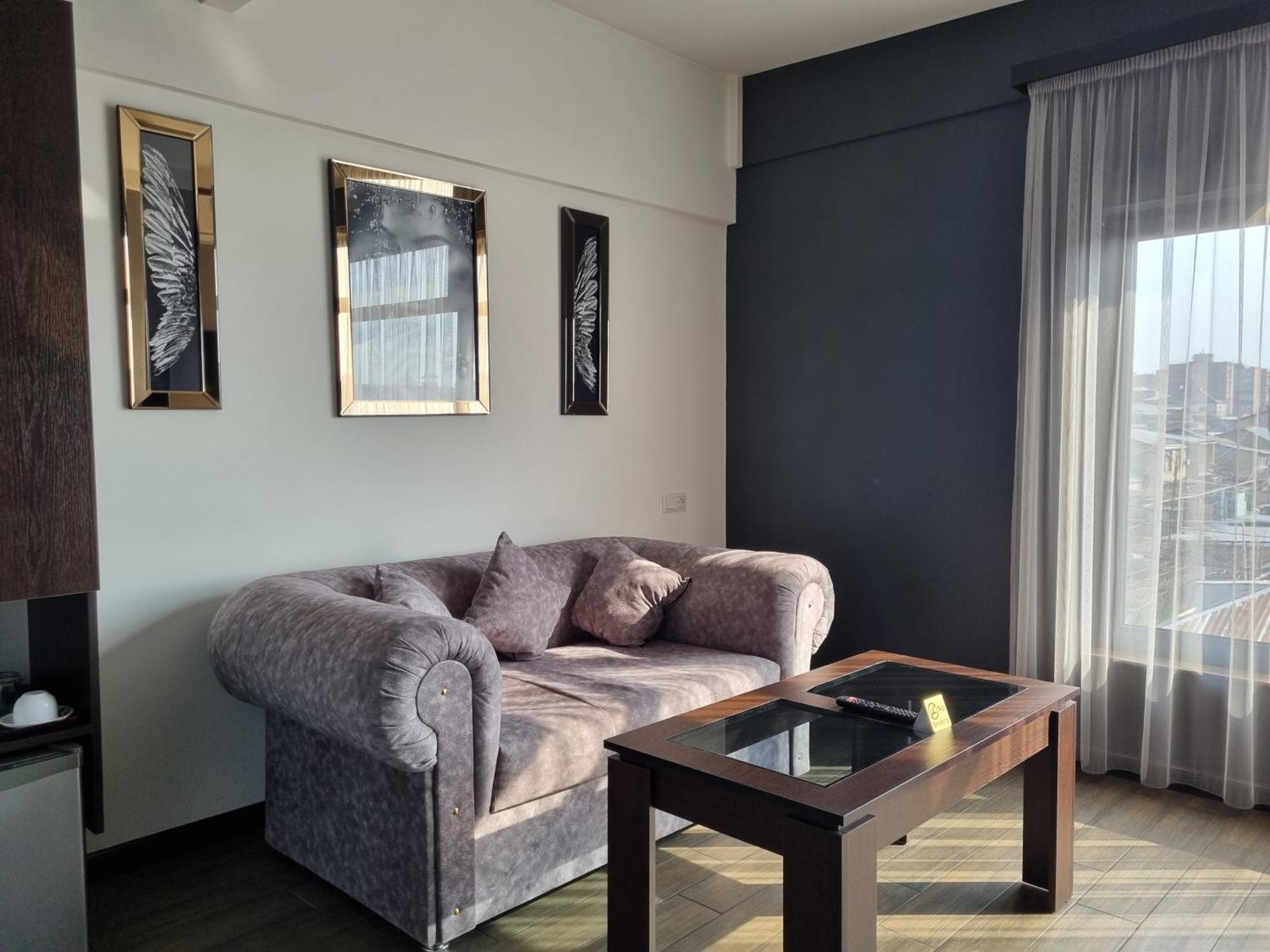 Day Inn Hotel Jerevan Buitenkant foto