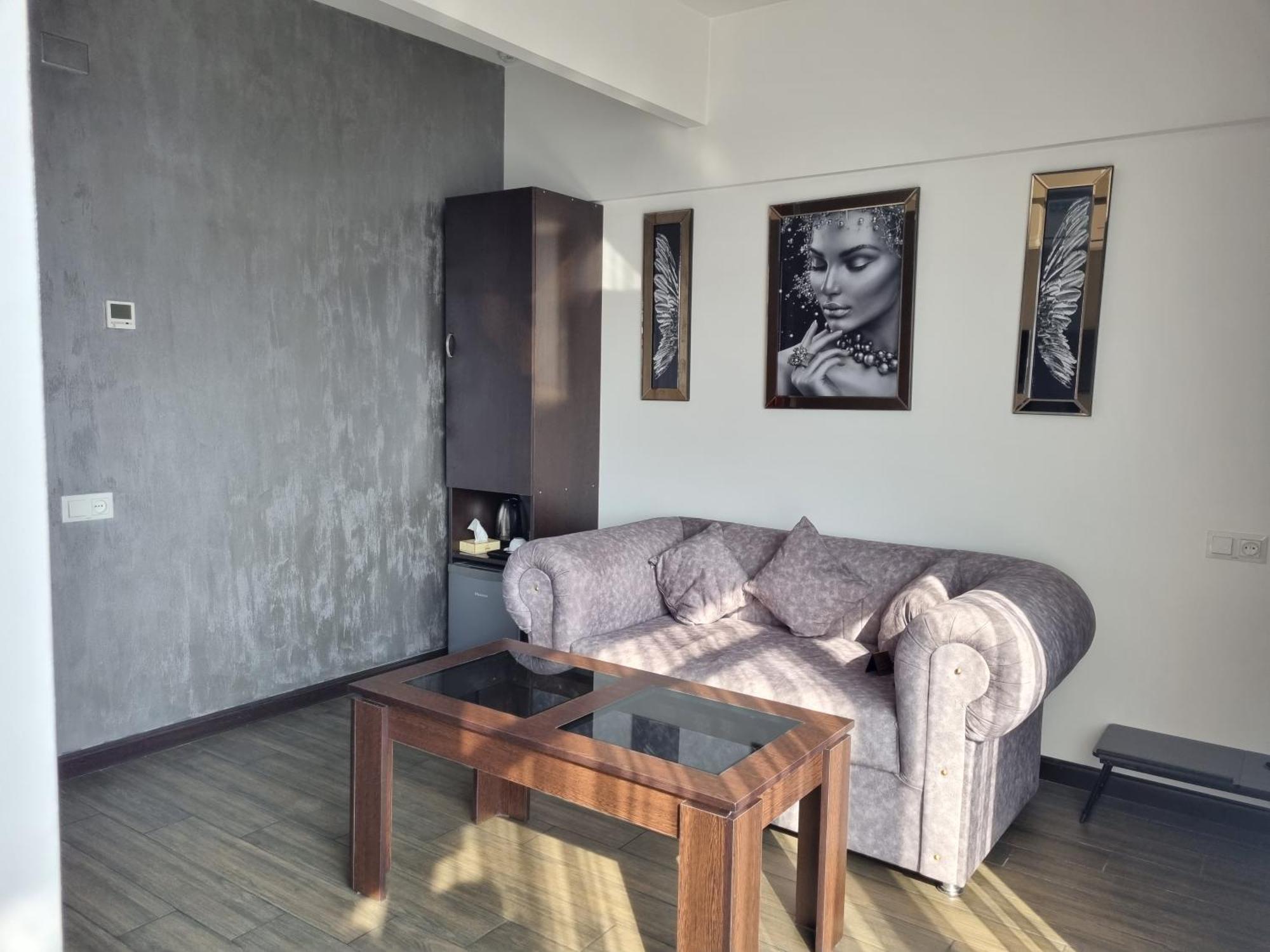Day Inn Hotel Jerevan Buitenkant foto