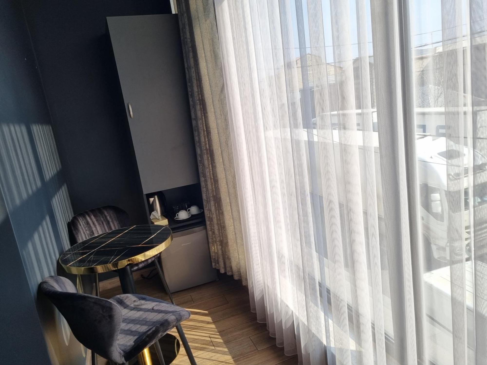 Day Inn Hotel Jerevan Buitenkant foto