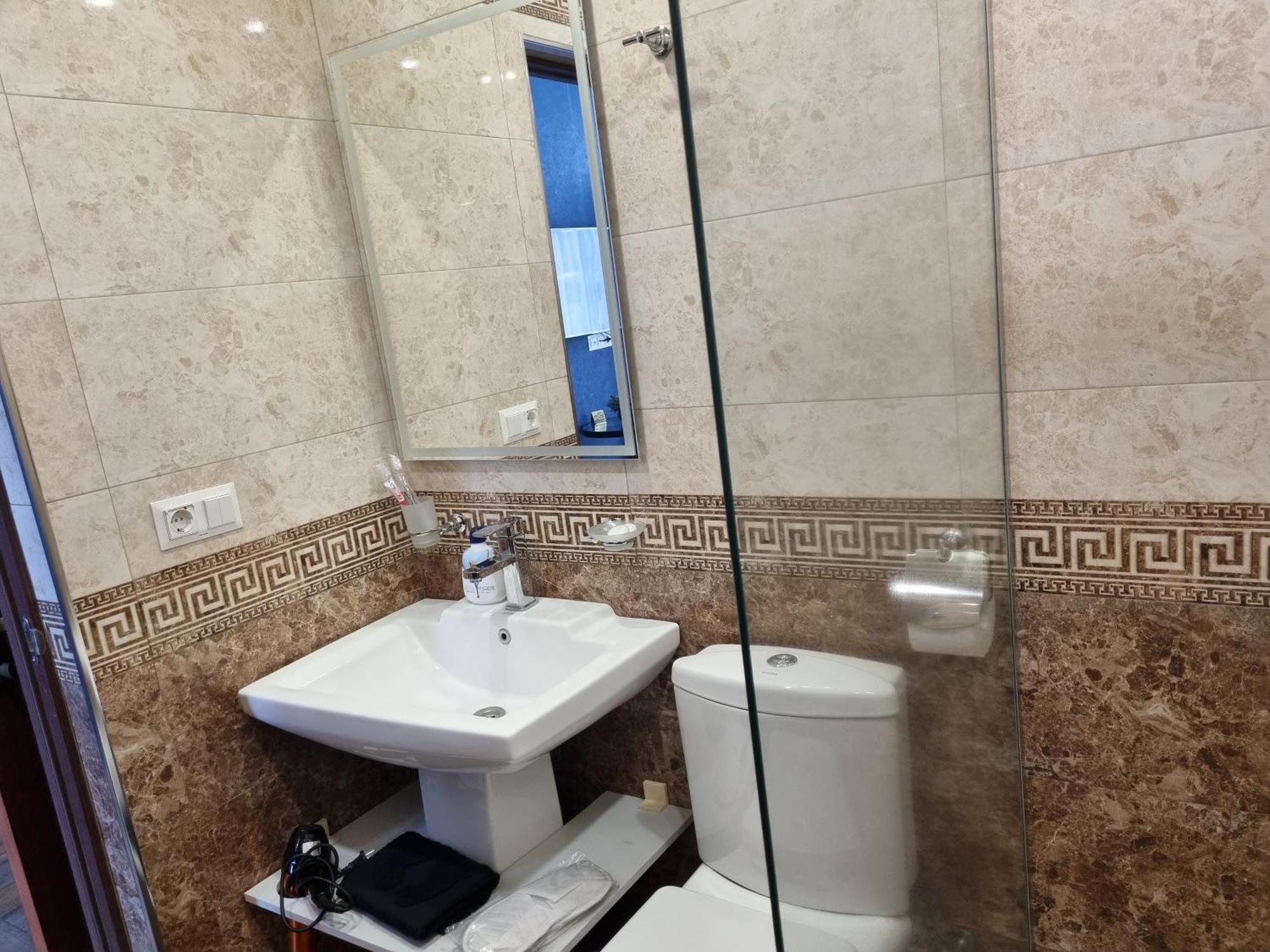 Day Inn Hotel Jerevan Buitenkant foto