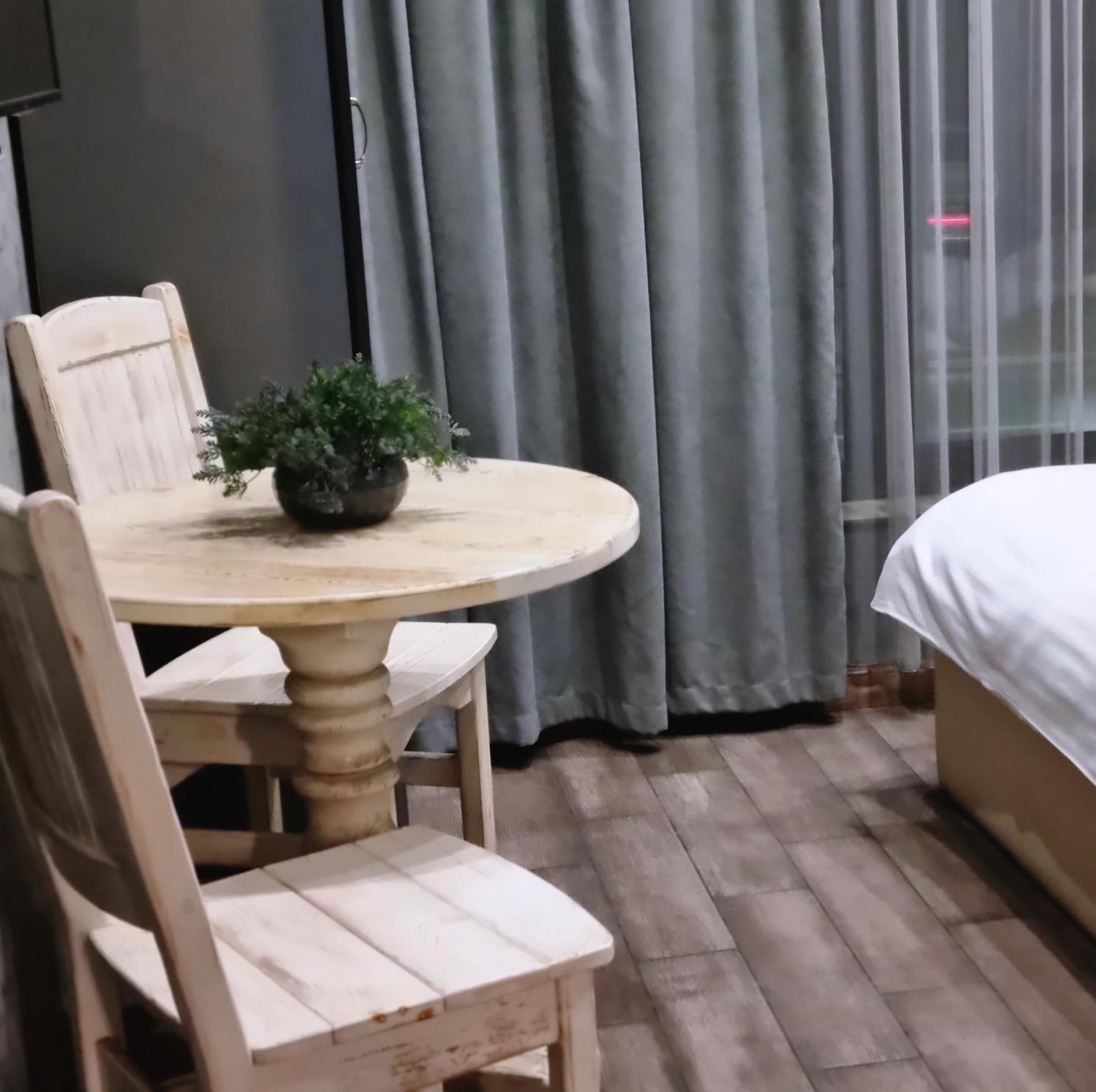 Day Inn Hotel Jerevan Buitenkant foto